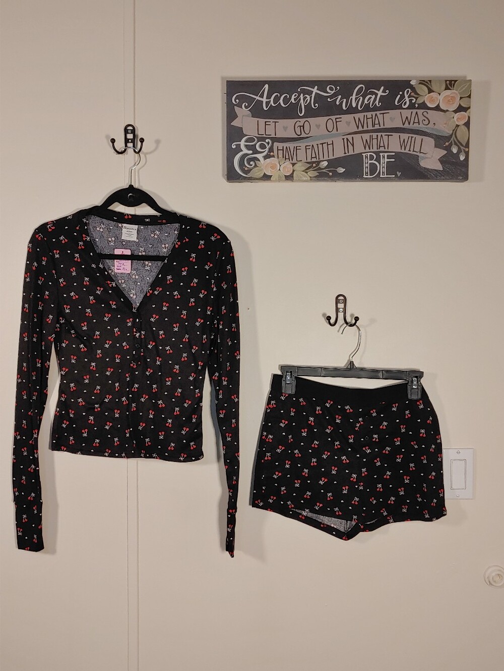 Cute Medium 8-10 No Boundaries Cherries & Bows Pajama Set